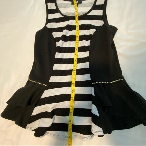 IZ BYER Sleeveless black white stripe peplum top unique zipper detail size S - Picture 5 of 7